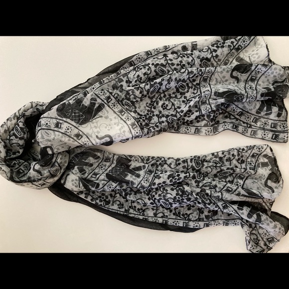 🛍 Indian Elephant Boho Print Long Scarf, White/Black - Picture 4 of 4